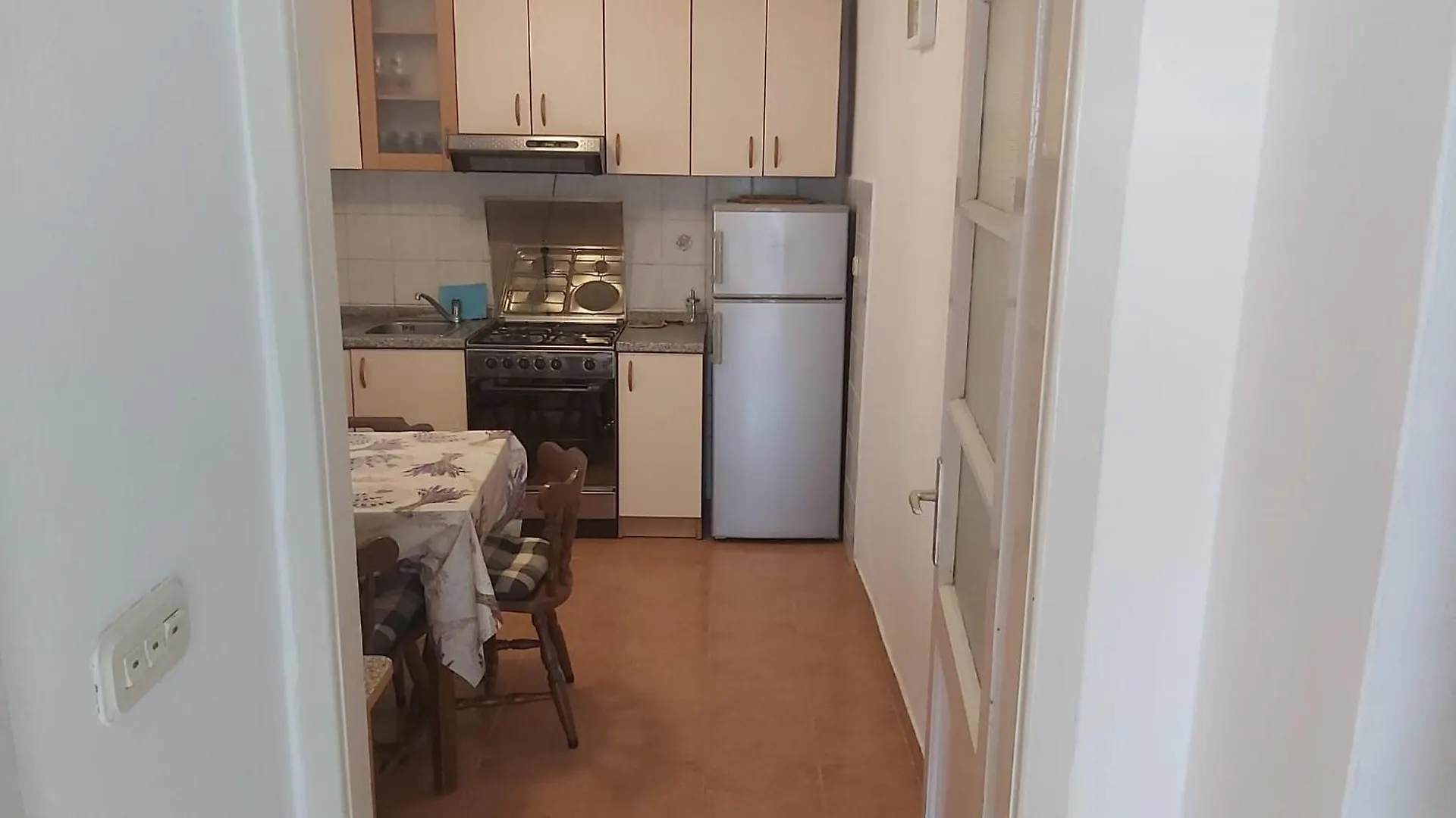 Apartments Tomas أوغليان 0*,