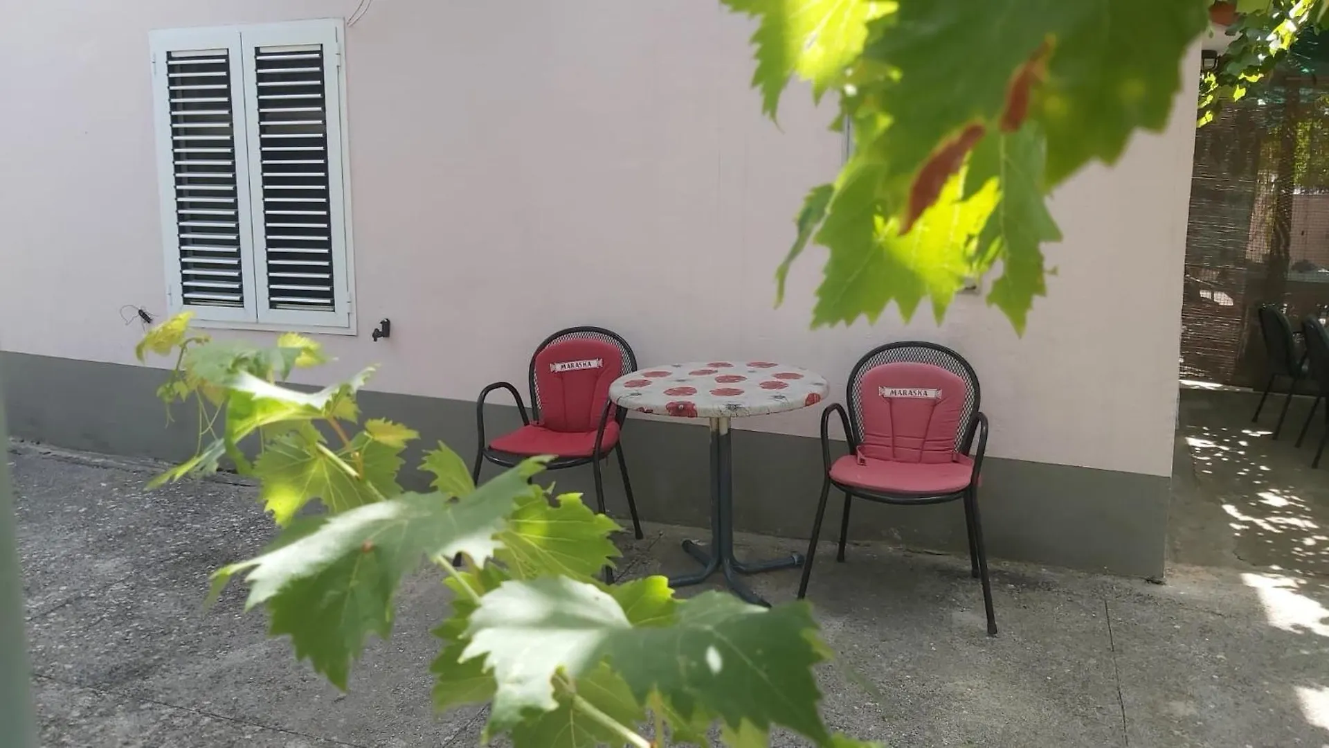 Apartments Tomas Ugljan